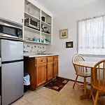 Lovely Studio Apartment Located In Santa Monica B